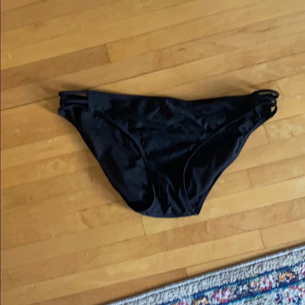 Black bottoms
